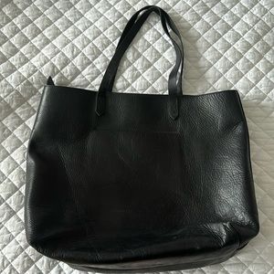 Madewell Zipper Transport Tote in true black.